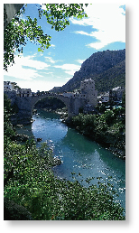 モスタルのネレトヴァ川にかかる石橋(世界遺産)